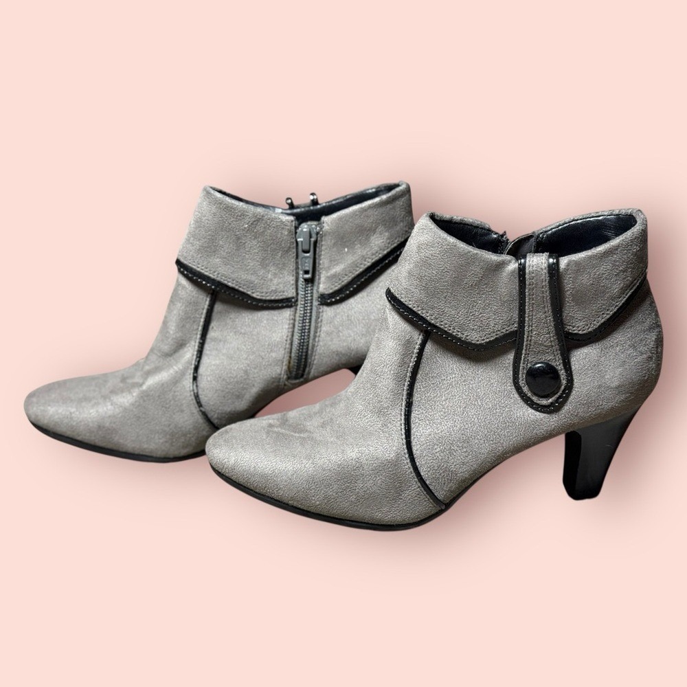 LifeStride Snappy Gray Faux Suede Ankle Booties Womens Size 6M Comfort Heels